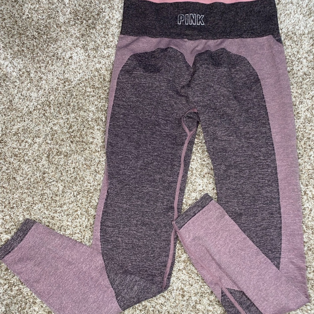 Gently worn leggings from Victorias Secret, size small!